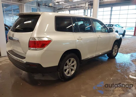 2012 Toyota Highlander Base V6 из США, поврежденный, VIN 5TDBK3EH6CS167127